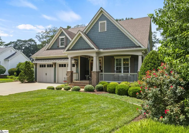 Photo 3 of Single family home for sale at 16 Willow Springs Dr, Greenville, SC 29607 | MLS# 1601486 | Listing updated on 2026-09-01