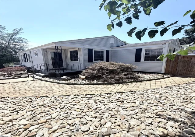 Photo 2 of Single family home for sale at 16 Rutledge Ave, Greenville, SC 29617 | MLS# 1597998 | Listing updated on 2026-07-17