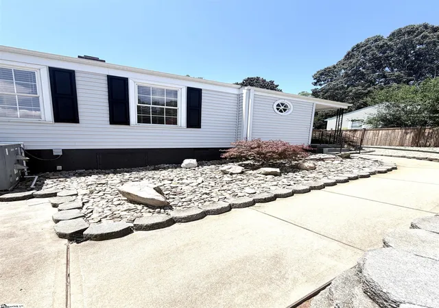 Photo 3 of Single family home for sale at 16 Rutledge Ave, Greenville, SC 29617 | MLS# 1597998 | Listing updated on 2026-07-17