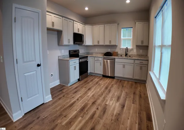 Photo 2 of Sale Pending at 710 W Mauldin St, Anderson, SC 29625 | MLS# 1556583 | Listing updated on 2025-10-22
