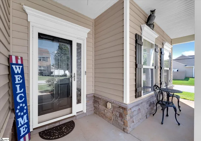 Photo 2 of Single family home for sale at 2 Hartline Ct, Greenville, SC 29605 | MLS# 1597340 | Listing updated on 2026-08-28
