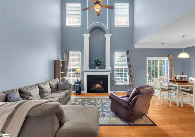 Photo 3 of Single family home for sale at 2 Hartline Ct, Greenville, SC 29605 | MLS# 1597340 | Listing updated on 2026-08-28