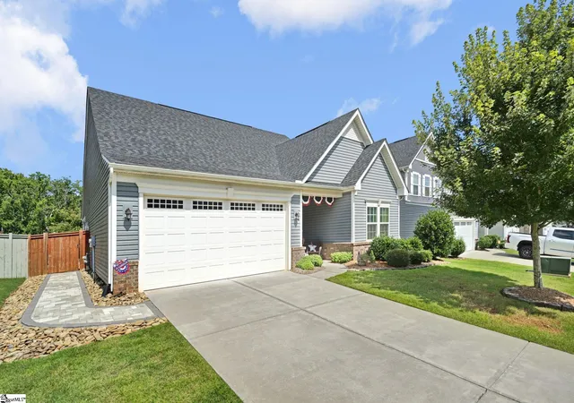 Photo 3 of Single family home for sale at 5 Witchita Ln, Greenville, SC 29607 | MLS# 1599051 | Listing updated on 2026-09-08
