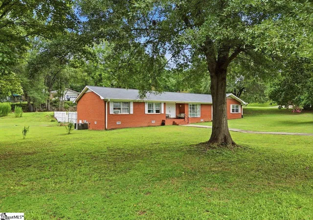 Photo 3 of Single family home for sale at 106 Pershing St, Spartanburg, SC 29302 | MLS# 1598904 | Listing updated on 2026-09-05