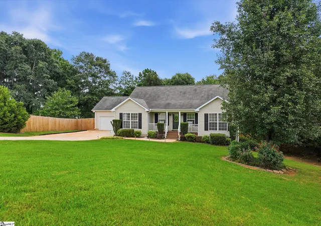 Photo 3 of Single family home for sale at 258 Hallmark Cir, Easley, SC 29640 | MLS# 1598832 | Listing updated on 2026-10-21