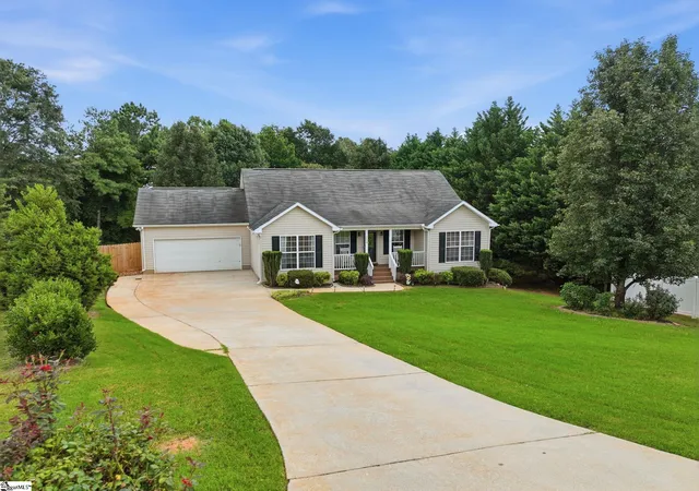 Photo 3 of Single family home for sale at 258 Hallmark Cir, Easley, SC 29640 | MLS# 1598832 | Listing updated on 2026-10-21