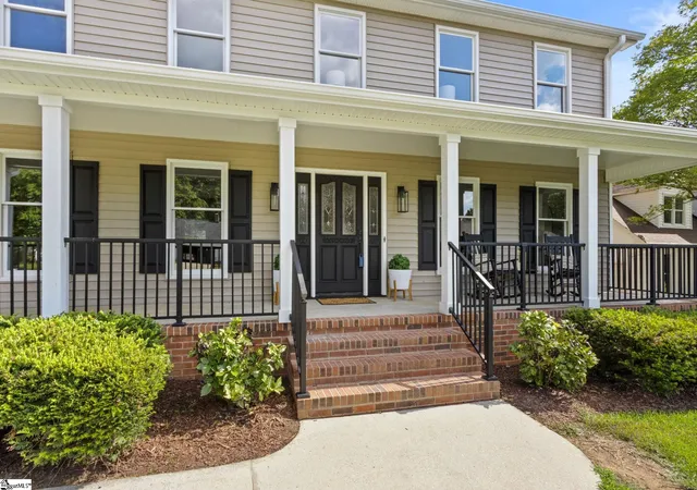 Photo 2 of Single family home for sale at 109 Chase Woods Ct, Simpsonville, SC 29680 | MLS# 1593783 | Listing updated on 2026-09-18