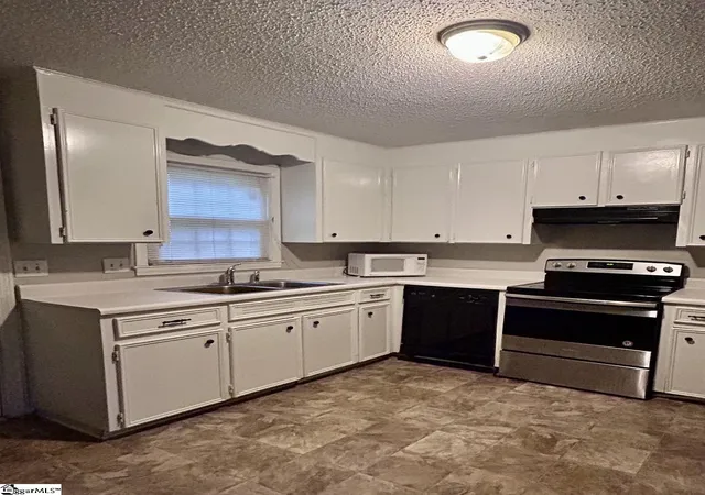 Photo 3 of Condo for sale at 61 Pine Creek Ct Ext, Greenville, SC 29605 | MLS# 1599445 | Listing updated on 2026-10-05