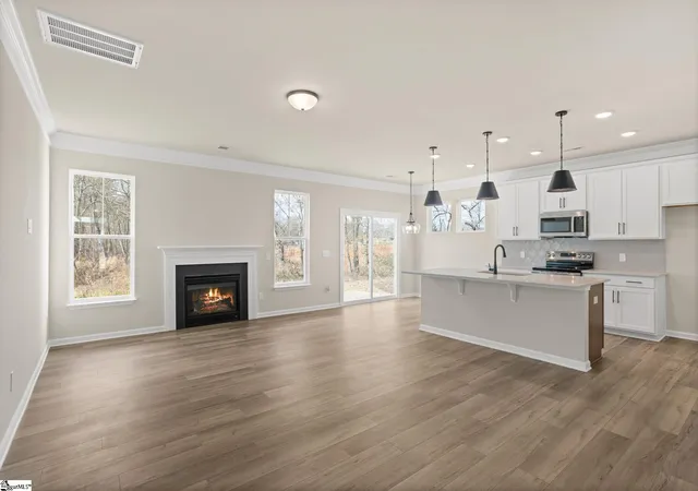 Photo 3 of Single family home for sale at 652 Columbus Cir, Simpsonville, SC 29680 | MLS# 1560358 | Listing updated on 2026-09-22