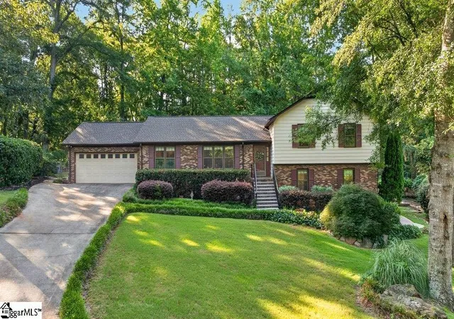 Photo 1 of Single family home for sale at 219 Oakwood Ct, Greenville, SC 29607 | MLS# 1597313 | Listing updated on 2026-09-16