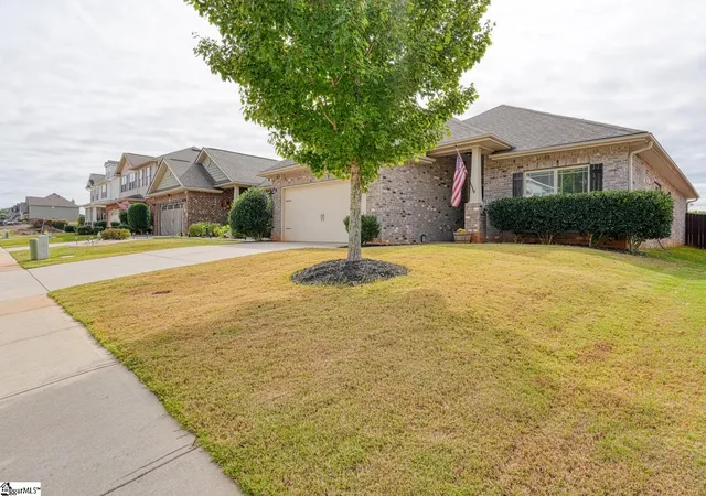 Photo 3 of Single family home for sale at 64 Border Ave, Simpsonville, SC 29680 | MLS# 1572151 | Listing updated on 2025-10-17