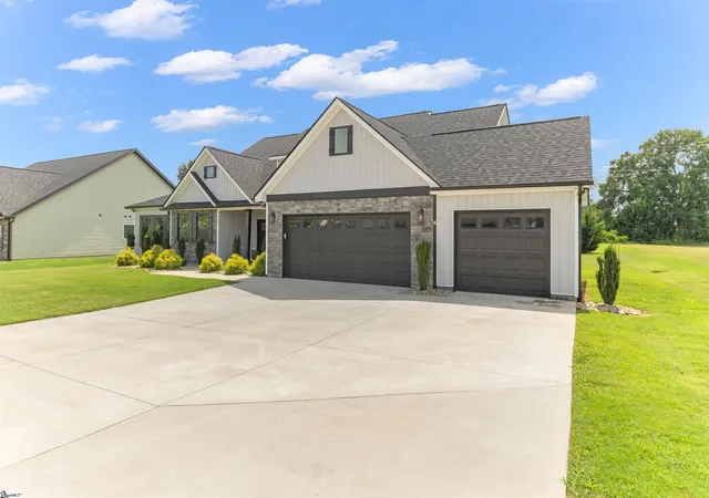 Photo 2 of Single family home for sale at 441 Josie Wy, Boiling Springs, SC 29316 | MLS# 1601798 | Listing updated on 2026-09-03