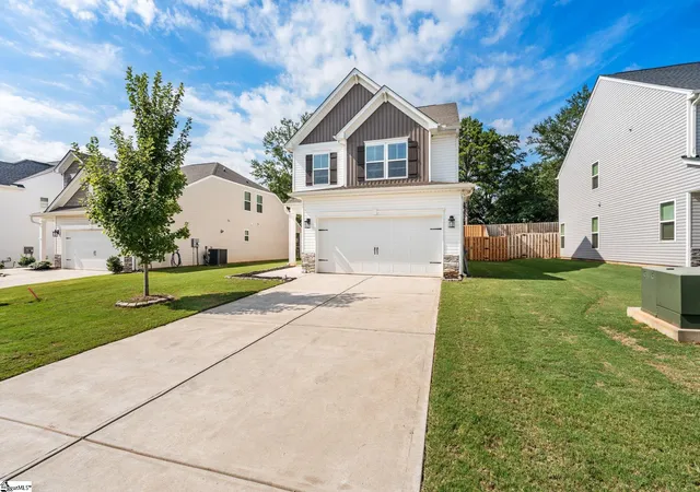 Photo 3 of Single family home for sale at 617 Spring Orchard Dr, Lyman, SC 29365 | MLS# 1601663 | Listing updated on 2026-08-29