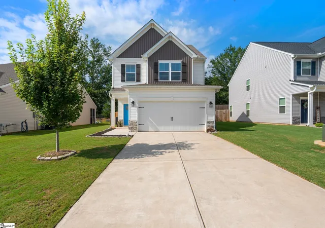 Photo 4 of Single family home for sale at 617 Spring Orchard Dr, Lyman, SC 29365 | MLS# 1601663 | Listing updated on 2026-08-29