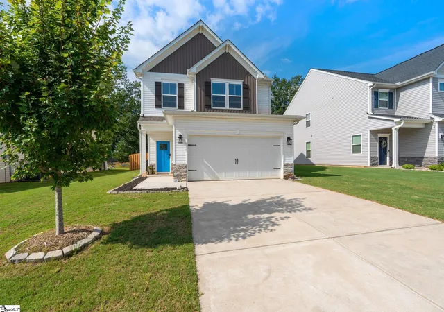 Photo 5 of Single family home for sale at 617 Spring Orchard Dr, Lyman, SC 29365 | MLS# 1601663 | Listing updated on 2026-08-29