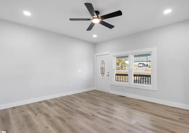 Photo 4 of Single family home for sale at 320 Carney St, Drayton, SC 29333 | MLS# 1593076 | Listing updated on 2026-08-12