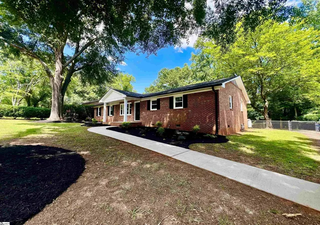 Photo 2 of Single family home for sale at 141 Russell St, Spartanburg, SC 29307 | MLS# 1599491 | Listing updated on 2026-09-25