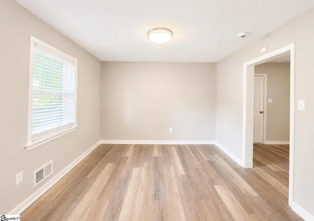 Photo 3 of Sale Pending at 141 Russell St, Spartanburg, SC 29307 | MLS# 1599491 | Listing updated on 2026-10-21