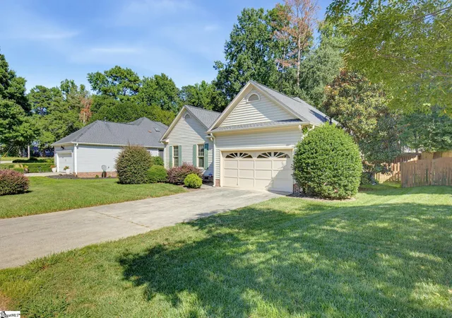 Photo 3 of Single family home for sale at 101 Rocky Chase Dr, Greenville, SC 29615 | MLS# 1601945 | Listing updated on 2026-09-06
