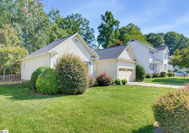 Photo 3 of Single family home for sale at 101 Rocky Chase Dr, Greenville, SC 29615 | MLS# 1601945 | Listing updated on 2026-09-06