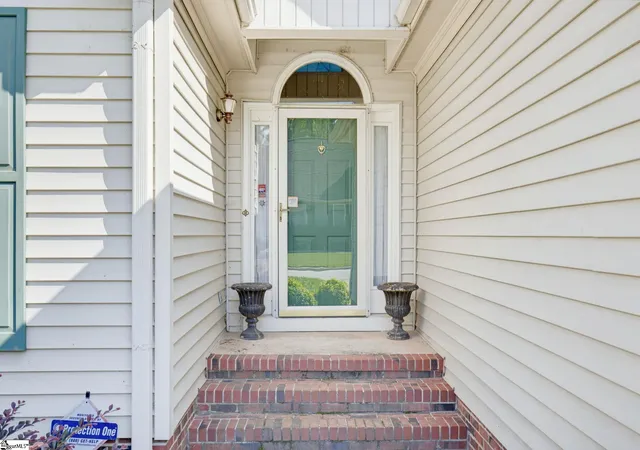 Photo 4 of Single family home for sale at 101 Rocky Chase Dr, Greenville, SC 29615 | MLS# 1601945 | Listing updated on 2026-09-06