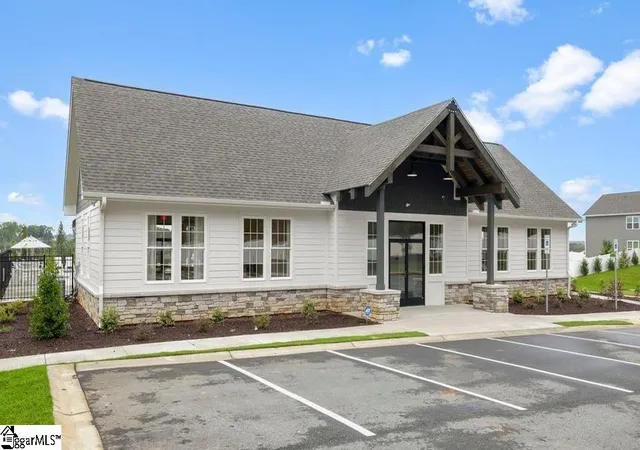 Photo 4 of Single family home for sale at 151 Scarlet Leaf Ln, Greenville, SC 29607 | MLS# 1601872 | Listing updated on 2026-09-03