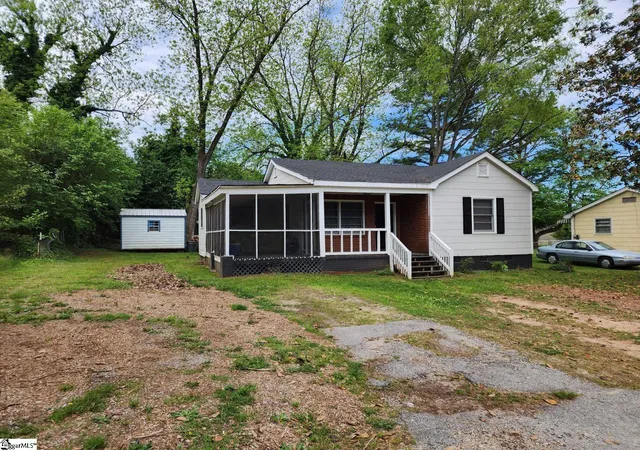 Photo 1 of Single family home for sale at 112 Caroline St, Spartanburg, SC 29303 | MLS# 1522002 | Listing updated on 2025-10-11