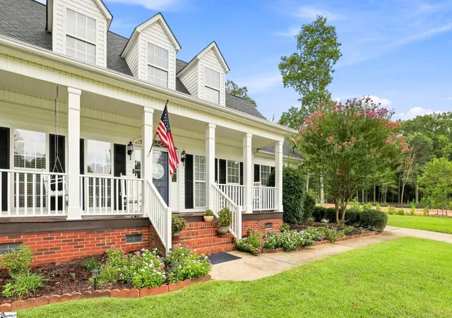Photo 2 of Single family home for sale at 212 Crossington Wy, Fountain Inn, SC 29644 | MLS# 1601654 | Listing updated on 2026-08-23
