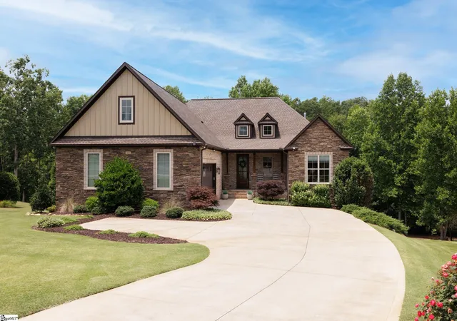 Photo 1 of Single family home for sale at 383 Island Green Ln, Inman, SC 29349 | MLS# 1595971 | Listing updated on 2026-09-14