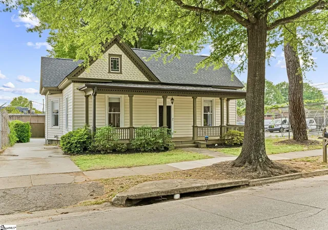 Photo 1 of Sale Pending at 117 Asbury Ave, Greenville, SC 29601 | MLS# 1589564 | Listing updated on 2026-10-07
