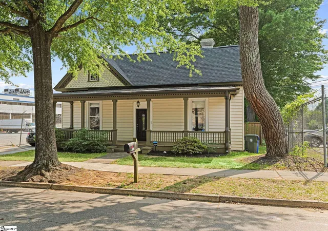 Photo 2 of Sale Pending at 117 Asbury Ave, Greenville, SC 29601 | MLS# 1589564 | Listing updated on 2026-10-07