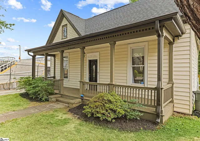 Photo 3 of Sale Pending at 117 Asbury Ave, Greenville, SC 29601 | MLS# 1589564 | Listing updated on 2026-10-07