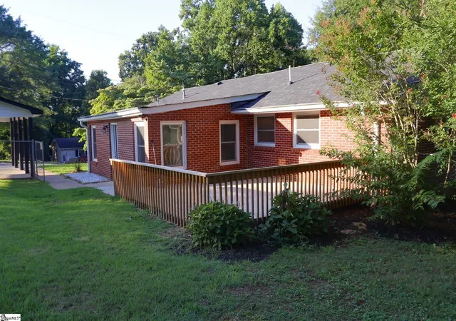 Photo 3 of Single family home for sale at 139 Ashmore Ave, Gaffney, SC 29340 | MLS# 1601204 | Listing updated on 2026-08-18