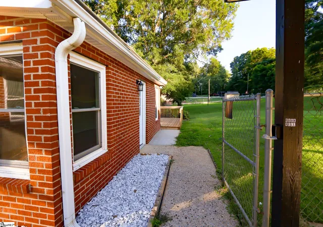 Photo 3 of Single family home for sale at 139 Ashmore Ave, Gaffney, SC 29340 | MLS# 1601204 | Listing updated on 2026-08-18