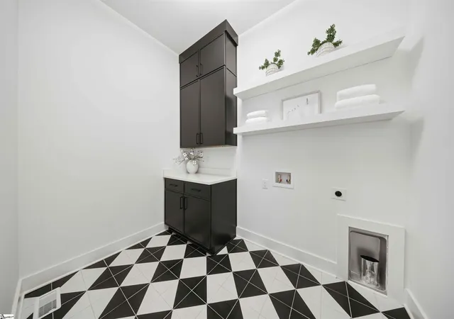 Photo 3 of Single family home for sale at 7 Beck Ave, Greenville, SC 29605 | MLS# 1595186 | Listing updated on 2026-06-18