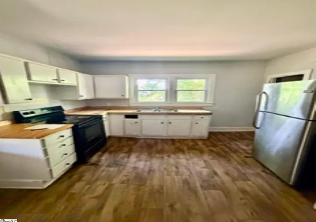 Photo 4 of Single family home for sale at 220 Jackson St, Glendale, SC 29346 | MLS# 1596305 | Listing updated on 2026-09-15