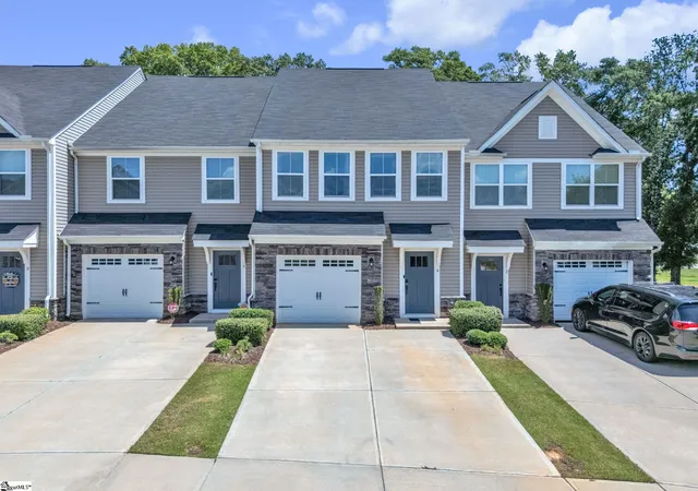 Photo 1 of Townhouse for sale at 4 Willomere Wy, Simpsonville, SC 29681 | MLS# 1601408 | Listing updated on 2026-09-08