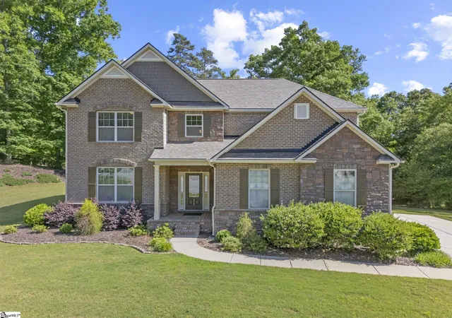 Photo 2 of Single family home for sale at 15 Barlia Wy, Greenville, SC 29607 | MLS# 1595477 | Listing updated on 2026-09-11