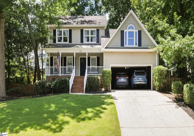 Photo 4 of Single family home for sale at 121 River Way Dr, Greer, SC 29651 | MLS# 1598526 | Listing updated on 2026-09-11