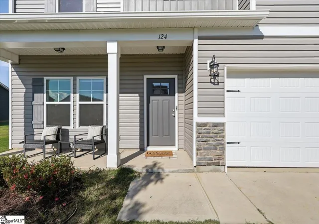 Photo 3 of Single family home for sale at 124 Callongton Dr, Piedmont, SC 29673 | MLS# 1600008 | Listing updated on 2026-09-05