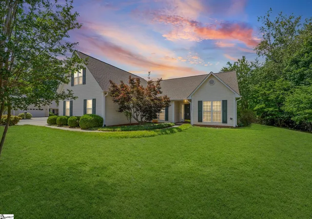 Homes for sale in Taylors, SC | 1 Boysenberry Dr, Taylors, SC 29687 | MLS# 1594803