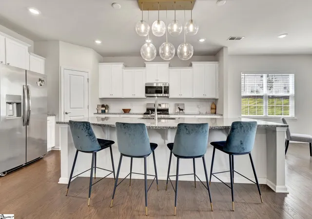 3rd image of 304 Double Crest Dr, Taylors, SC 29687 | MLS# 1589549