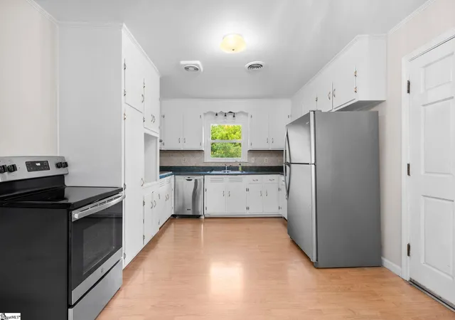 Photo 4 of Single family home for sale at 1313 N Parker Rd, Greenville, SC 29609 | MLS# 1601360 | Listing updated on 2026-10-19