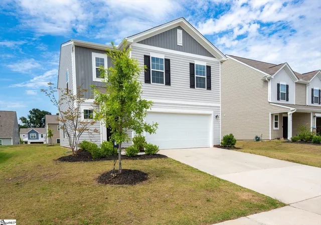 Photo 3 of Single family home for sale at 216 Wintersweet Wy, Greenville, SC 29605 | MLS# 1597598 | Listing updated on 2026-09-13
