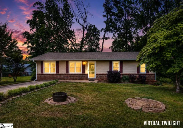 Photo 2 of Single family home for sale at 216 Pinefield Dr, Greenville, SC 29605 | MLS# 1596665 | Listing updated on 2026-09-08