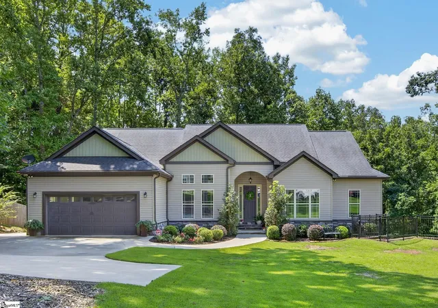 Photo 1 of Single family home for sale at 221 Foxhound Rd, Simpsonville, SC 29680 | MLS# 1600998 | Listing updated on 2026-09-06