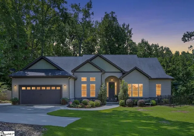 Photo 2 of Single family home for sale at 221 Foxhound Rd, Simpsonville, SC 29680 | MLS# 1600998 | Listing updated on 2026-09-06
