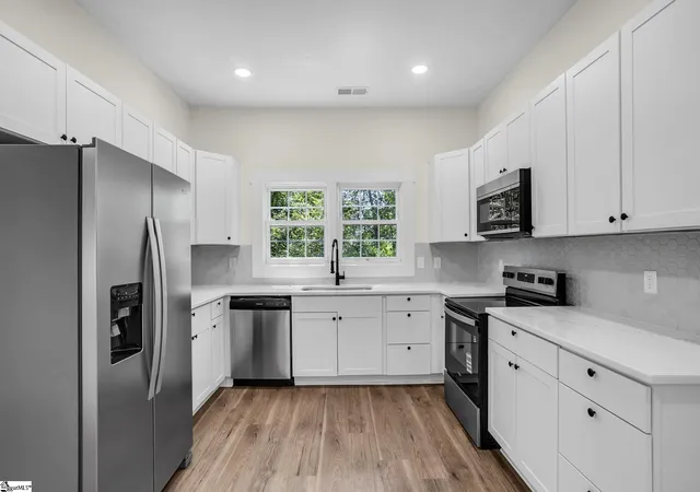 Photo 3 of Single family home for sale at 1 9Th St, Greenville, SC 29611 | MLS# 1589561 | Listing updated on 2026-09-18