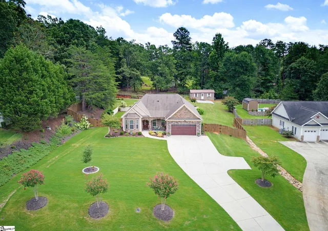 Photo 2 of Sale Pending at 424 Saint Paul Rd, Easley, SC 29642 | MLS# 1601023 | Listing updated on 2026-08-26