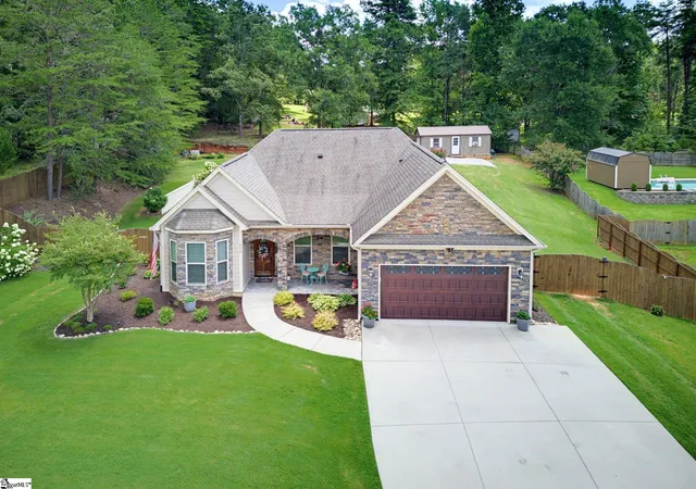 Photo 3 of Sale Pending at 424 Saint Paul Rd, Easley, SC 29642 | MLS# 1601023 | Listing updated on 2026-08-26